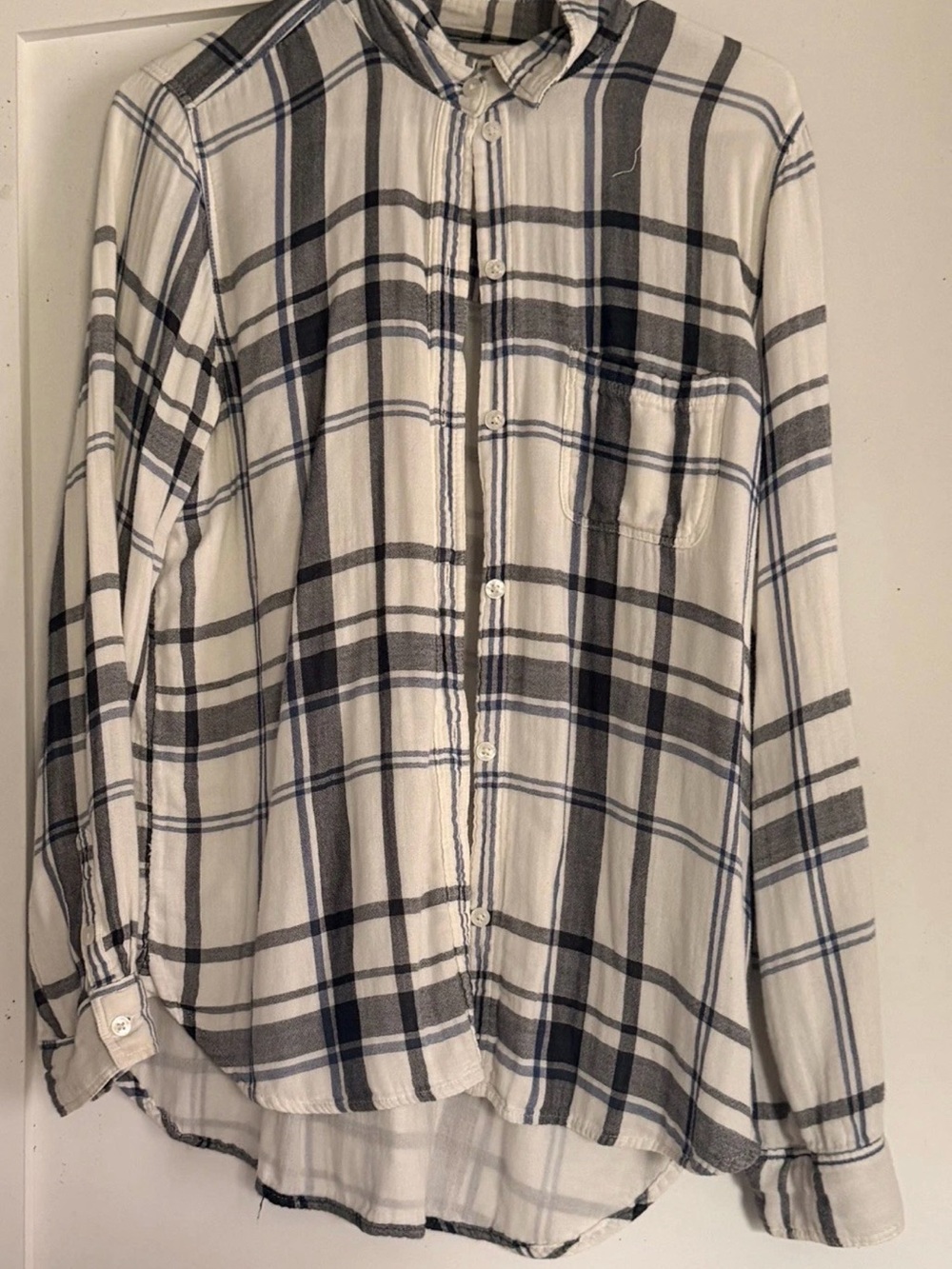 American Eagle Outfitters White and Black Plaid Button-Down Shirt medium